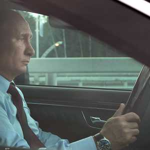 بوتن كان يعمل سائق أجرة بعيد سقوط الاتحاد السوفيتي.