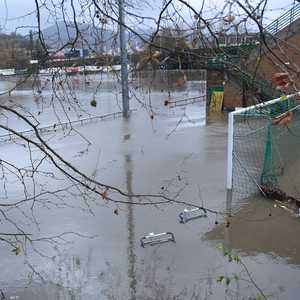 عاصفة شديدة استمرت أياما وذوبان جليد أديا إلى فيضان نهر