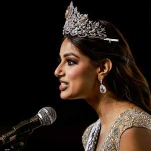 هارناز ساندو توجت ملكة لجمال الكون