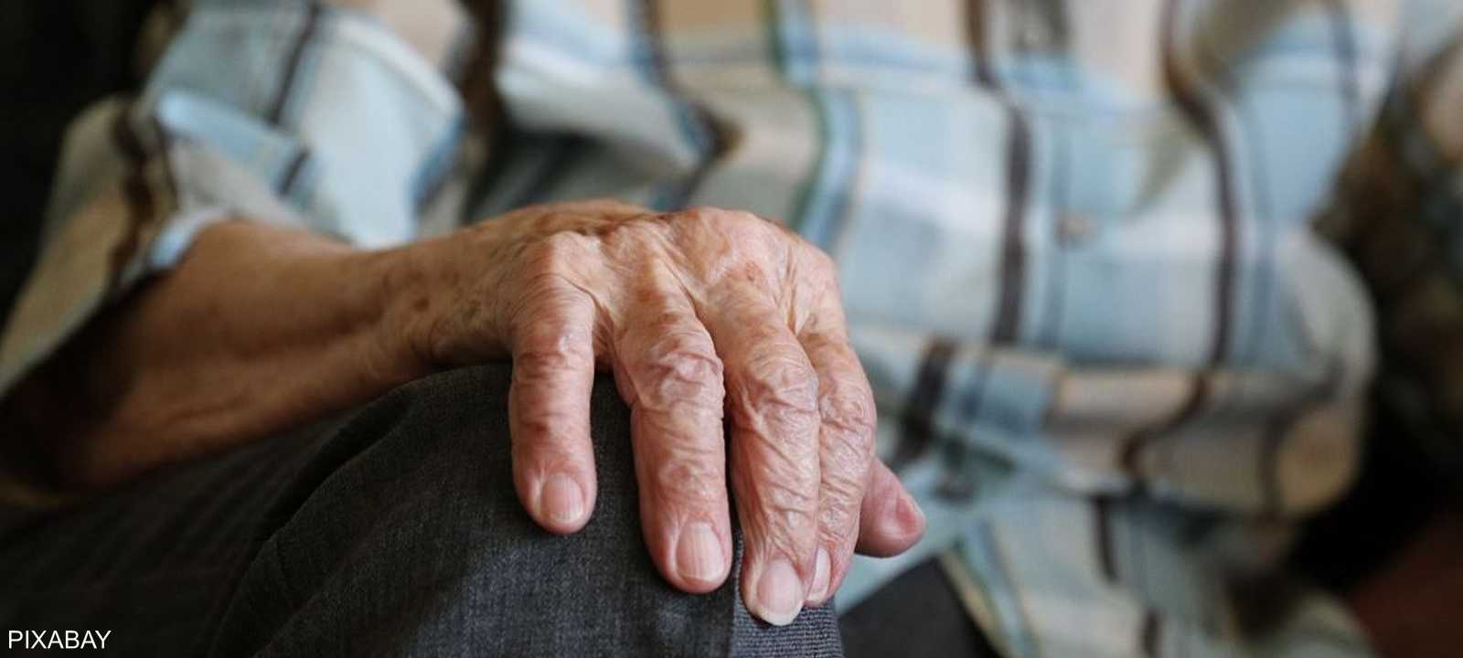 العلماء ينصحون بعدم التعاطي مع نصائح المعمرين