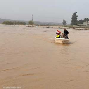 أدت الأمطار الكثيفة إلى سقوط الجسر الحديدي