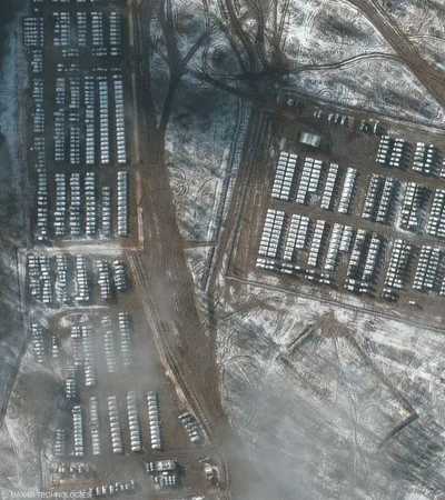قوات روسية ضخمة على الحدود مع أوكرانيا.