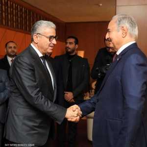 حفتر (يمين) مصافحا باشاغا