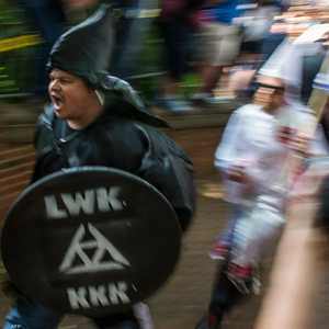 جماعة كلو كلوكس كلان تؤمن بالعنصرية