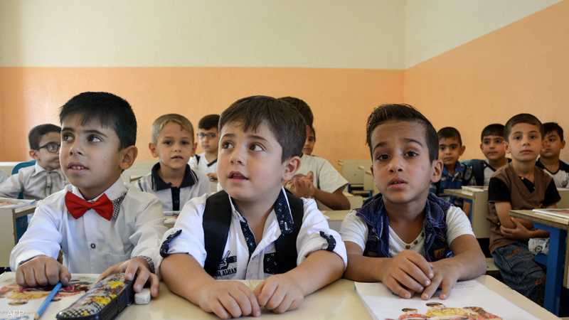 تلامذة العراق يواجهون الضياع.. مدارس طينية وندرة معلمين | سكاي نيوز عربية