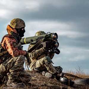 الجيش الأوكراني يتدرب على إطلاق صواريخ جافلين