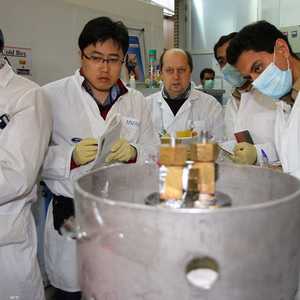 أرشيفية لجولة سابقة لمسؤولين لأحد المفاعلات الإيرانية