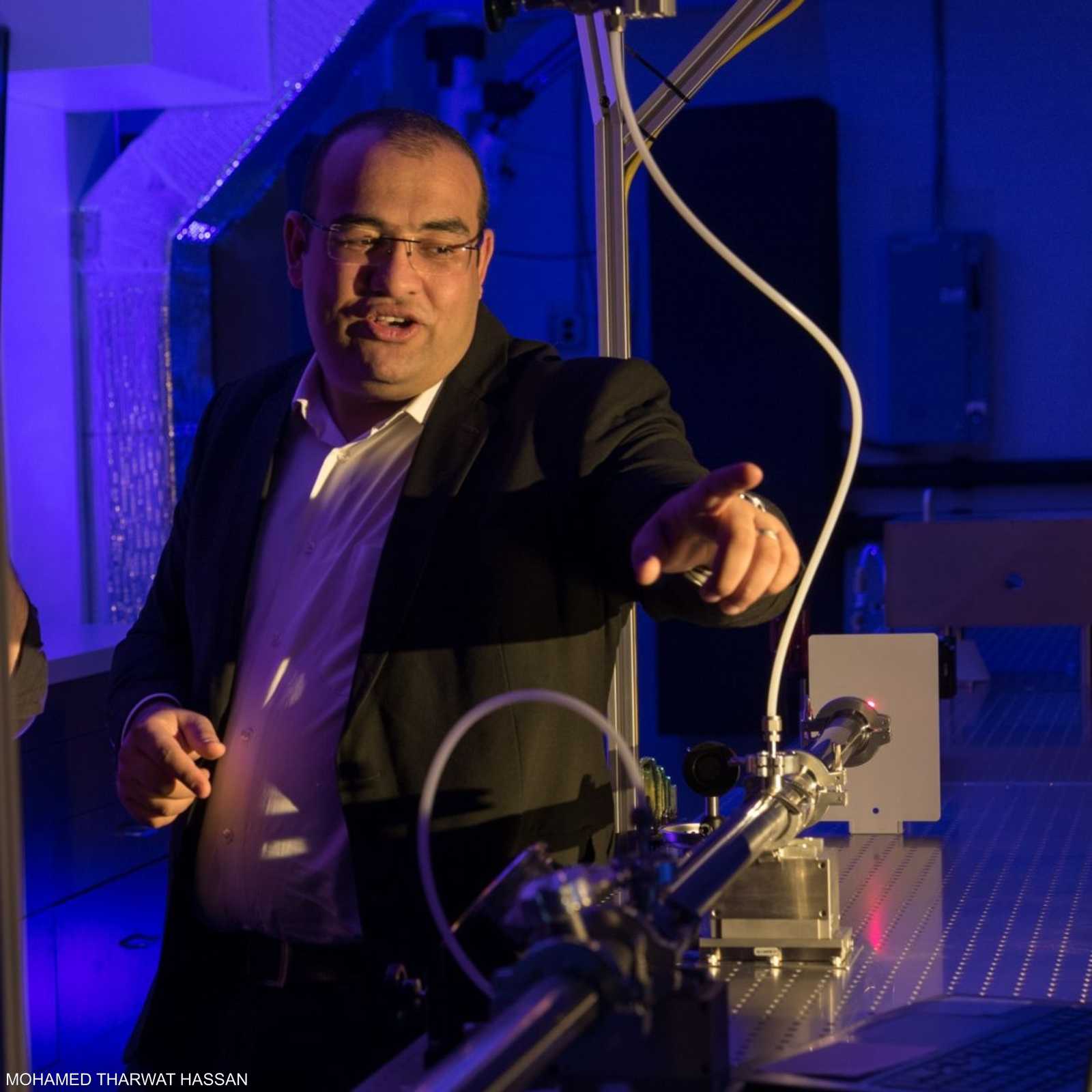 تمكن حسن وفريقه من تطوير تكنولوجيا التحكم في المجال الكهربي