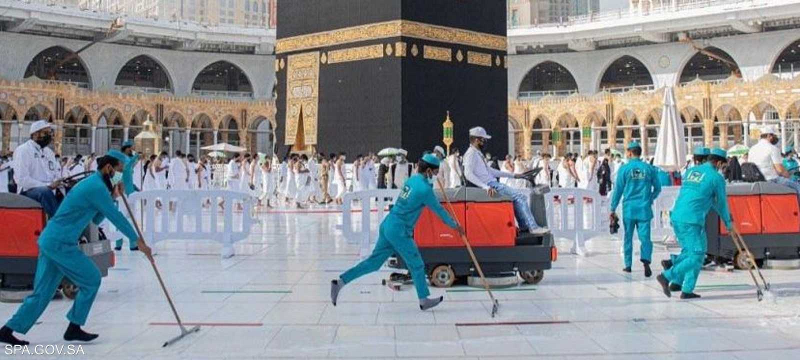السلطات السعودية أعادت التباعد الجسدي إلى الحرمين
