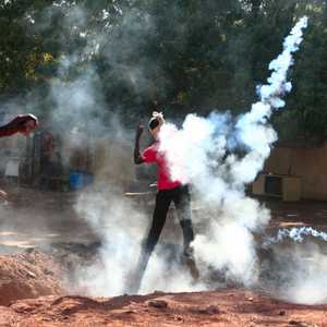 الشرطة واجهت الاحتجاجات بقنابل الغاز المسيل للدموع