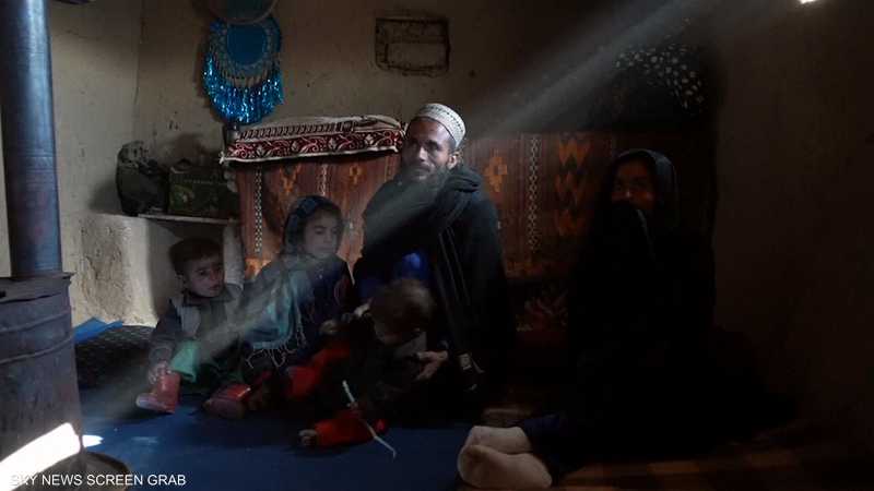 أفغاني يبيع ابنته "للزواج المبكر" لتأمين لقمة العيش والدواء