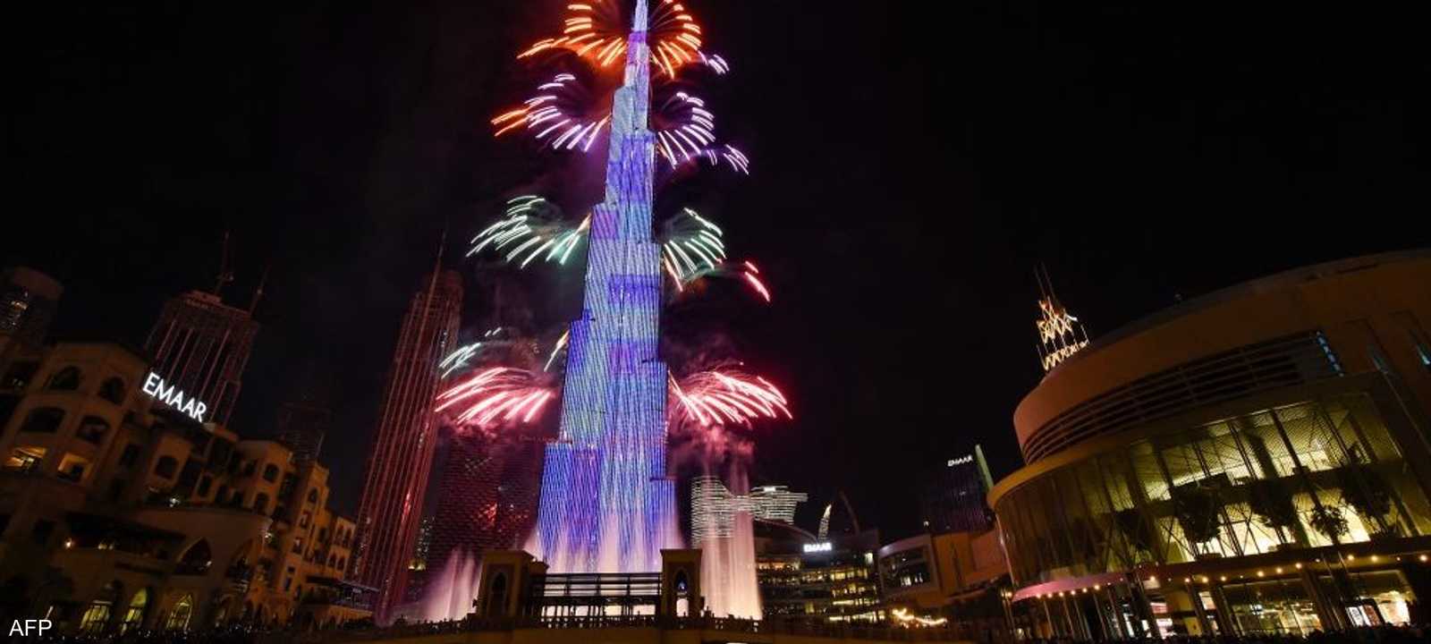 برج خليفة في دبي تزين بالألعاب النارية.