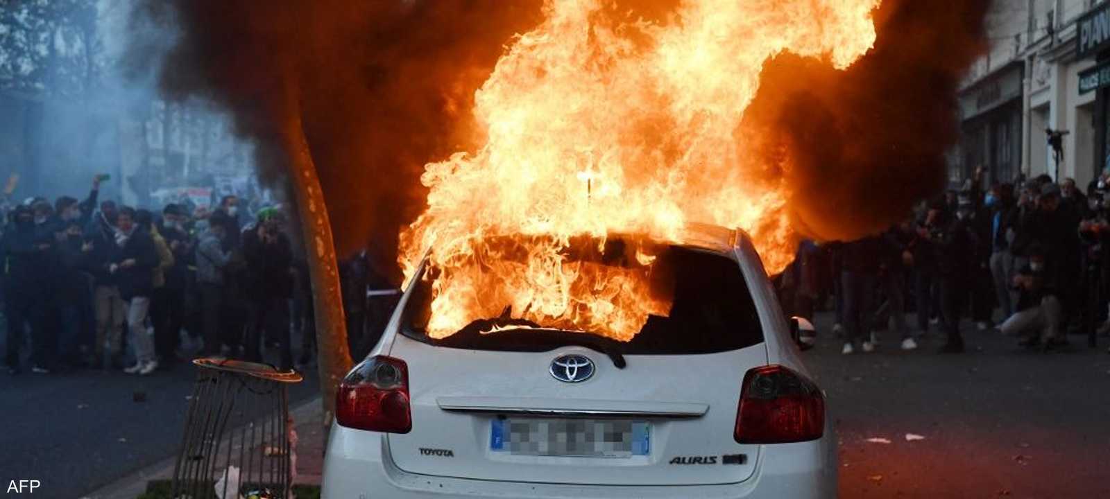 تقليد "حرق السيارات" مستمر في فرنسا