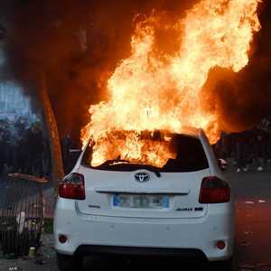 تقليد "حرق السيارات" مستمر في فرنسا