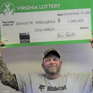 دينس ويلوباي بعد تحقيقه الجائزة