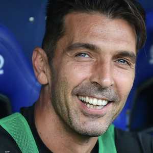 بوفون يعد أحد أساطير كرة القدم في إيطاليا