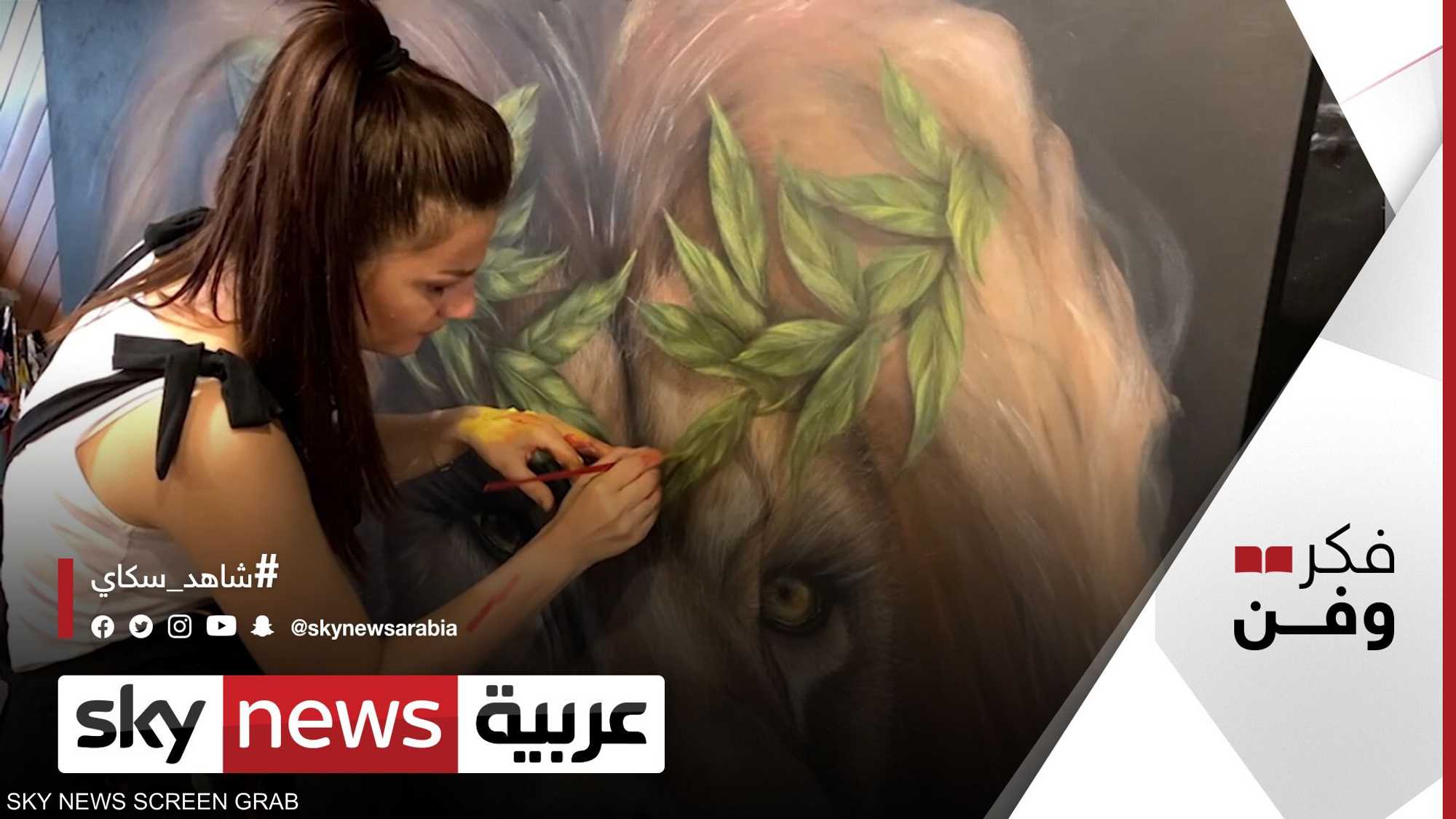 السورية رندة حجازي تحول المأساة إلى ملهاة في لوحاتها