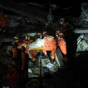 مبنى يضم مطعما في تشونغتشينغ انهار يوم الجمعة