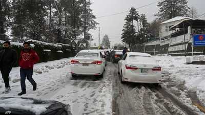 باكستان.. مقتل 16 شخصا في سياراتهم بعد أن حاصرتهم الثلوج