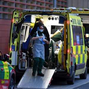 أرشيفية.. يتعرض القطاع الطبي لضغط مع ارتفاع الإصابات بكورونا