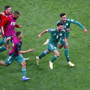 منتخب الجزائر عينه على البطولة