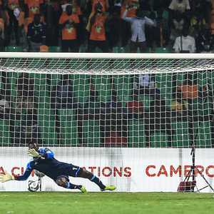 لحظة تصدي حارس مرمى السودان لركلة الجزاء