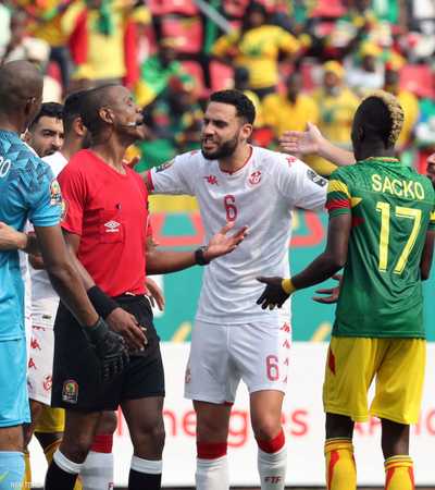 الحكم اختتم اللقاء قبل نهاية الوقت الأصلي