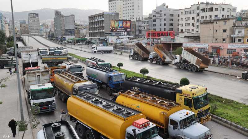 سائقو الشاحنات قطعوا الطرق بمركباتهم