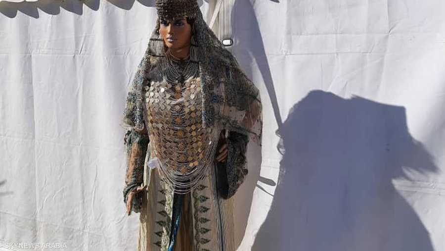 استعراض للباس التقليدي الأمازيغي