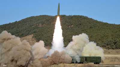 كوريا الشمالية تختبر صاروخا محمولا على سكك للحديد