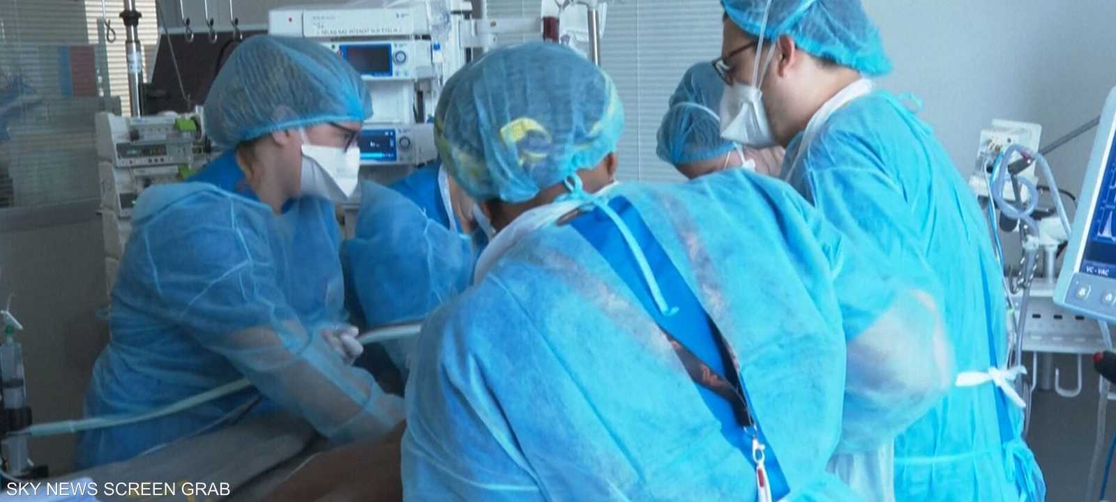 أطباء يقومون بأول عملية زرع خلايا جذعية بشرية في النخاع