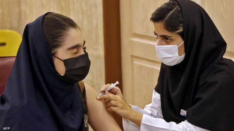 جانب من حملة التطعيم ضد كورونا في إيران.