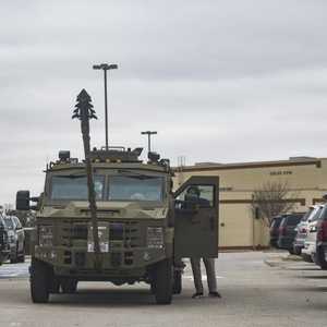 سيارات الأمن طوقت محيط الكنيس.