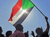محتجون يحملون علم السودان - أرشيفية