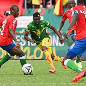 جانب من مباراة مالي وغامبيا