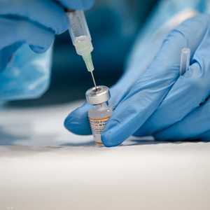 أرشيفية.. لا يزال البعض يعارض لقاحات كورونا بإيطاليا