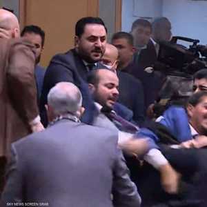 جانب من الفوضى التي سادت تحت قبة مجلس النواب