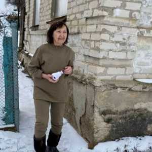 هالينا تعيش بمفردها في وسط منطقة قتال