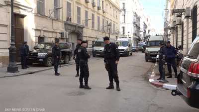 الجزائر.. مؤثرون رهن الحبس المؤقت بتهمة الاحتيال