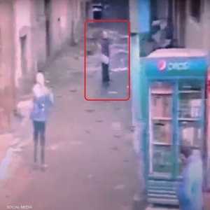 مشهد من الفيديو الذي أثار ضجة واسعة في مصر