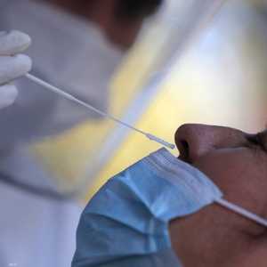 أرشيفية.. أبلغ كثيرون ممن إصيبوا بكورونا عن فقدان حاسة الشم