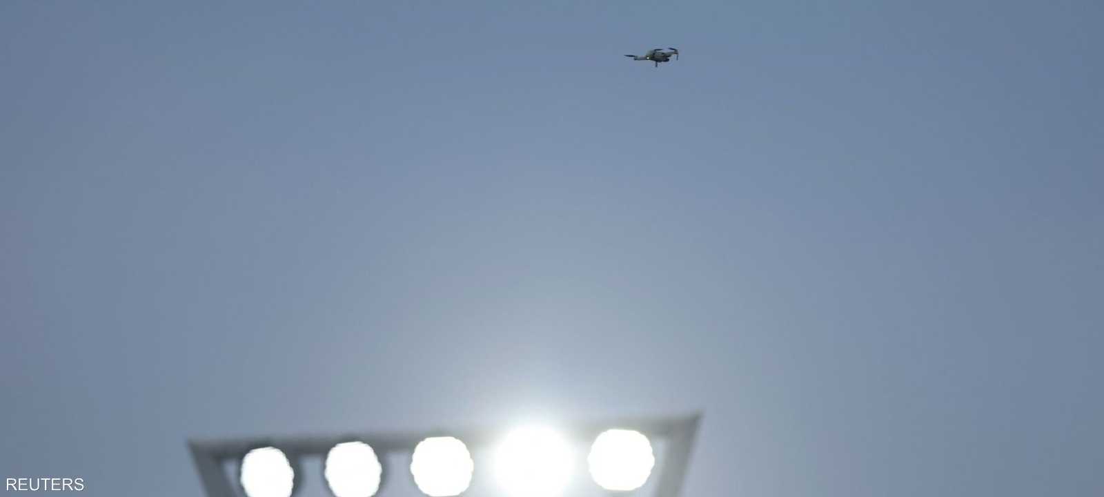 صورة الطائرة المسيرة تحلق فوق ستاد برينتفورد
