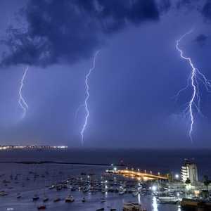 دراسة تربط تراجع البرق بإغلاقات كورونا