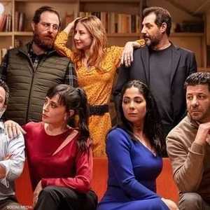 الفيلم يدور حول لعبة أسرار بين 7 أصدقاء