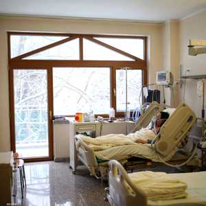 البعض داخل المنزل يصاب بكورونا والبعض الآخر لا.