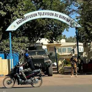 جرى احتجاز رئيس بوركينا فاسو في معسكر للجيش