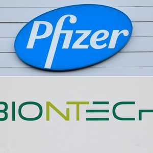 فايزر وبيونتيك تبدأن تجربة لنسخة من لقاحهما ضد أوميكرون