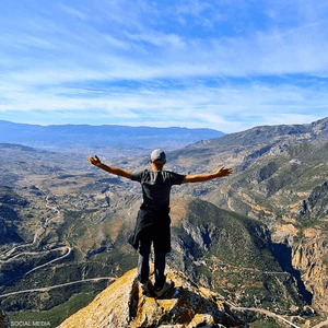 المغامر المغربي يسعى للتعريف بسحر مناطق نائية في البلاد