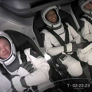 رحلة خاصة للفضاء على متن كبسولة من نوع "دراغون"