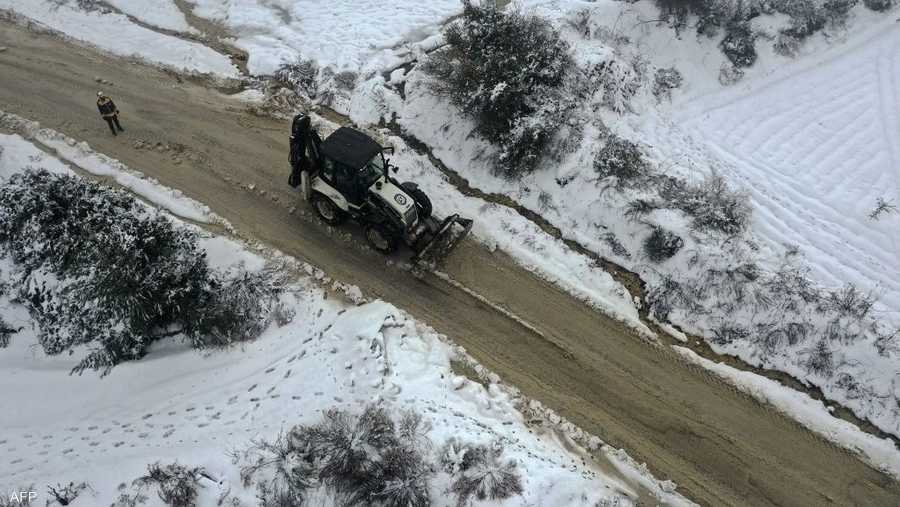 الثلوج أغلقت العديد من الطرق في سوريا.